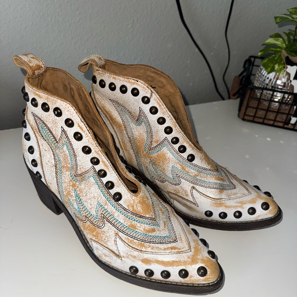 Circle G Tan and White Studded Ankle Boots - Picture 1 of 4